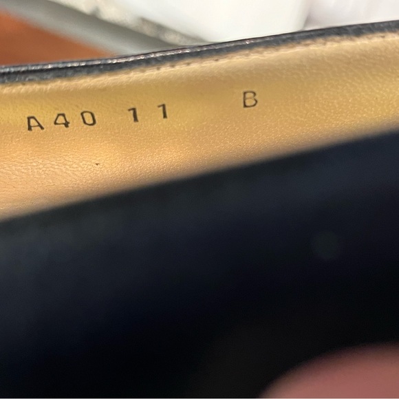 Ladies Ferragamo Navy Gancini Pumps - Picture 11 of 11